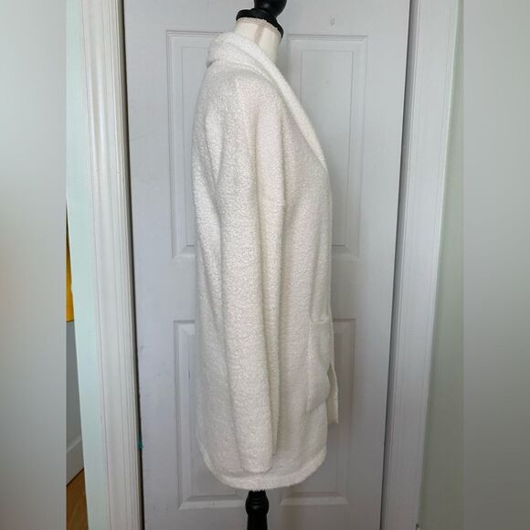 White Spa Luxurious Robe by Flying Point - Picture 2 of 7